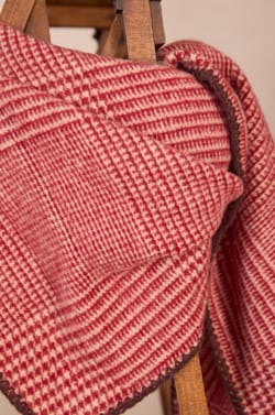 Woven scarf RIVA;${refinementColor}