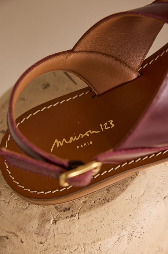 100% leather flat sandals SOAN;${refinementColor}