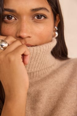 Long sleeve cashmere 4-ply sweater ANDREW;${refinementColor}