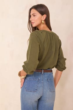 Blouse &agrave; broderies florales en 100% coton DELICATE;${refinementColor}