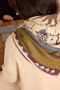 Foulard en 100% laine LOVE PROTECTION x Sophie Trem;${refinementColor}
