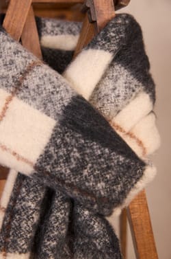 Woven scarf ROMANE;${refinementColor}