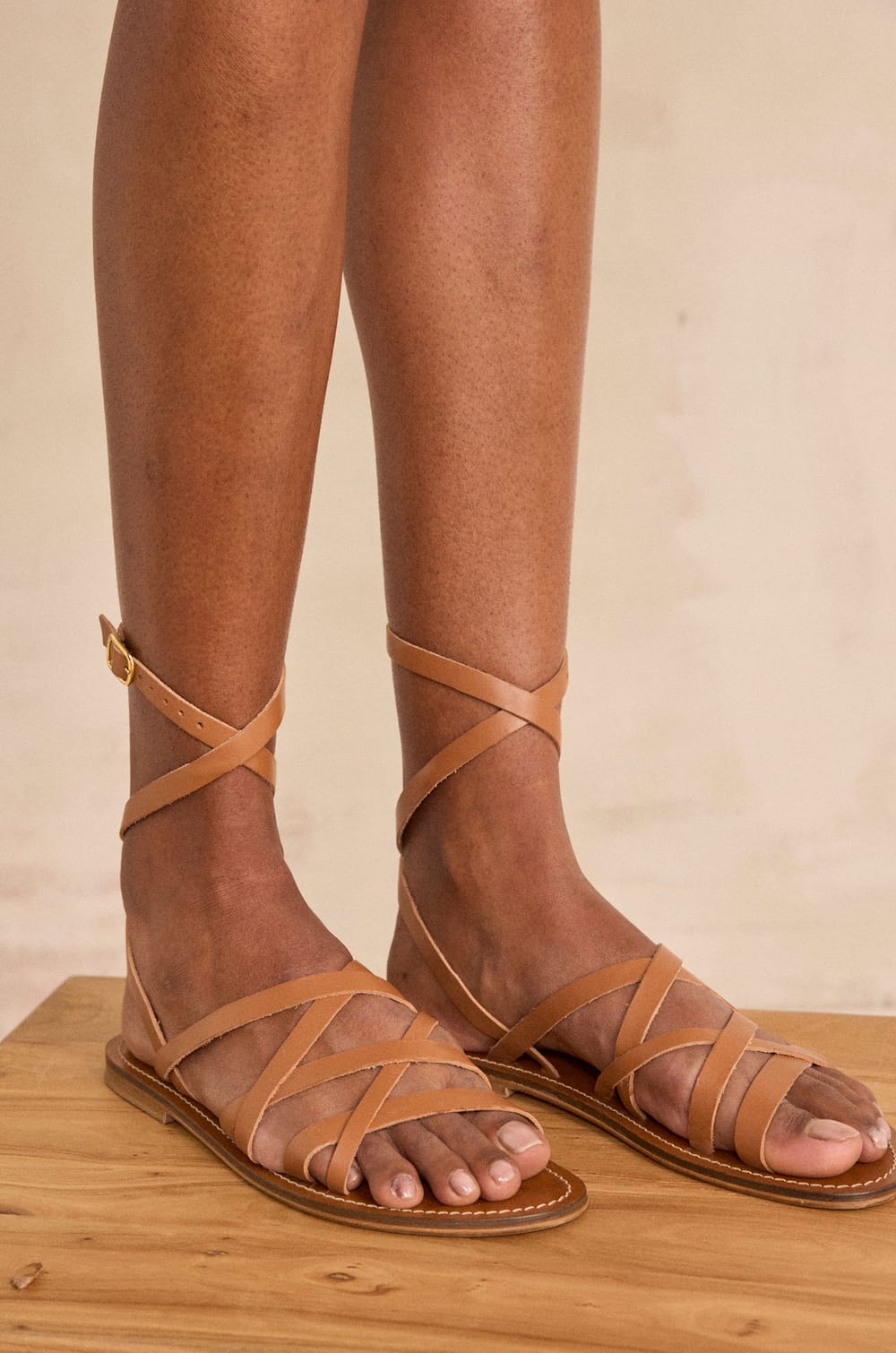 SACHA leather strap flat sandals;${refinementColor}