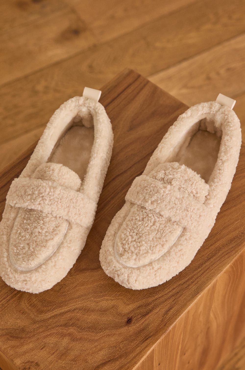 RALPH slippers;${refinementColor}