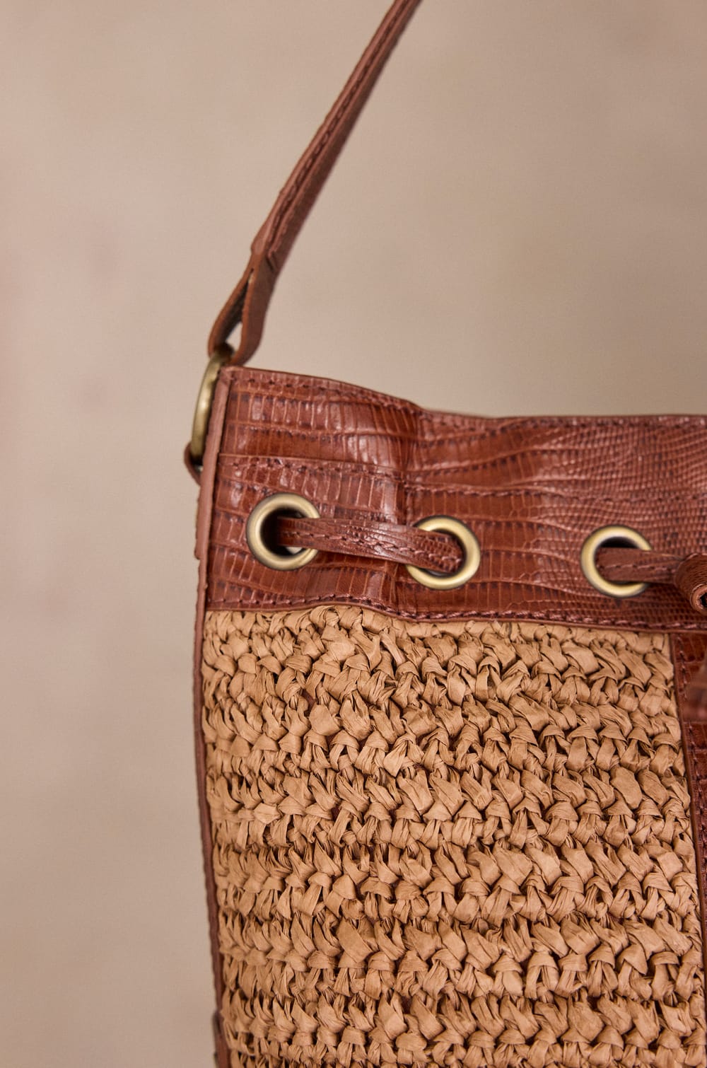 MAX leather and raffia bucket bag;${refinementColor}