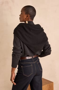 Triangle scarf in 100% 2-ply cashmere THOMAS;${refinementColor}