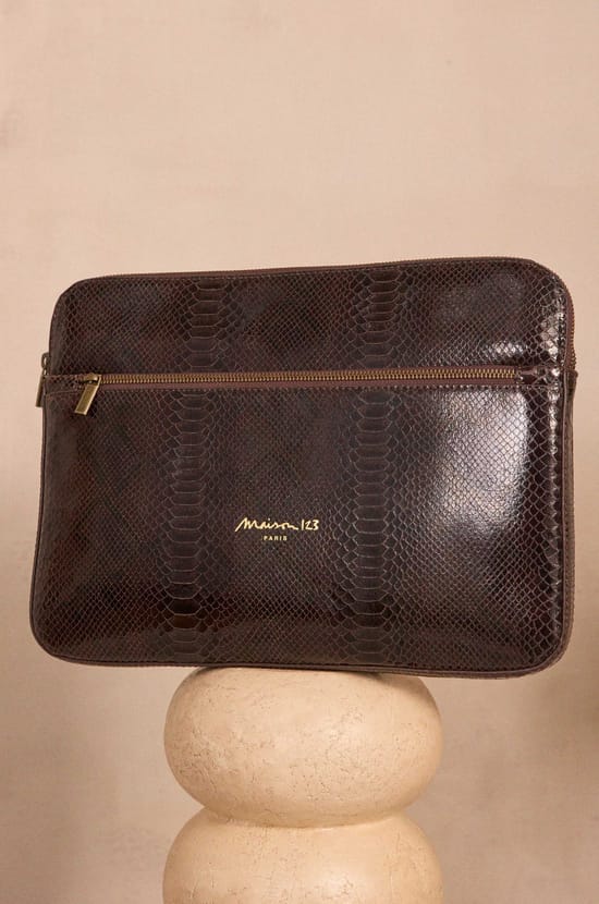 LEON leather pouch;${refinementColor}