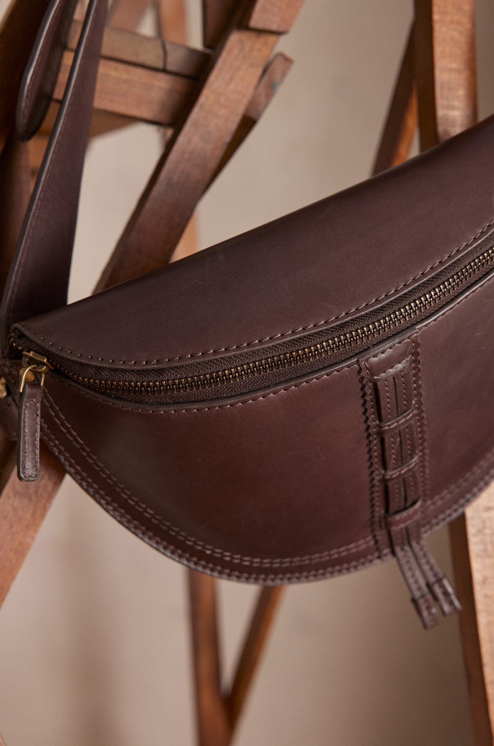 LUCIEN leather bum bag;${refinementColor}