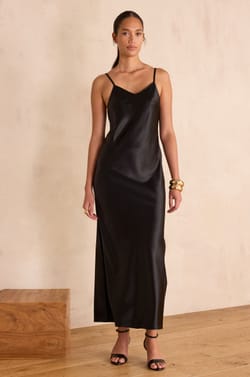 Robe satin&eacute;e &agrave; bretelles REFLET;${refinementColor}