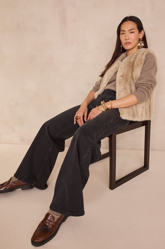 BROOKLYN fluffy sleeveless cardigan;${refinementColor}