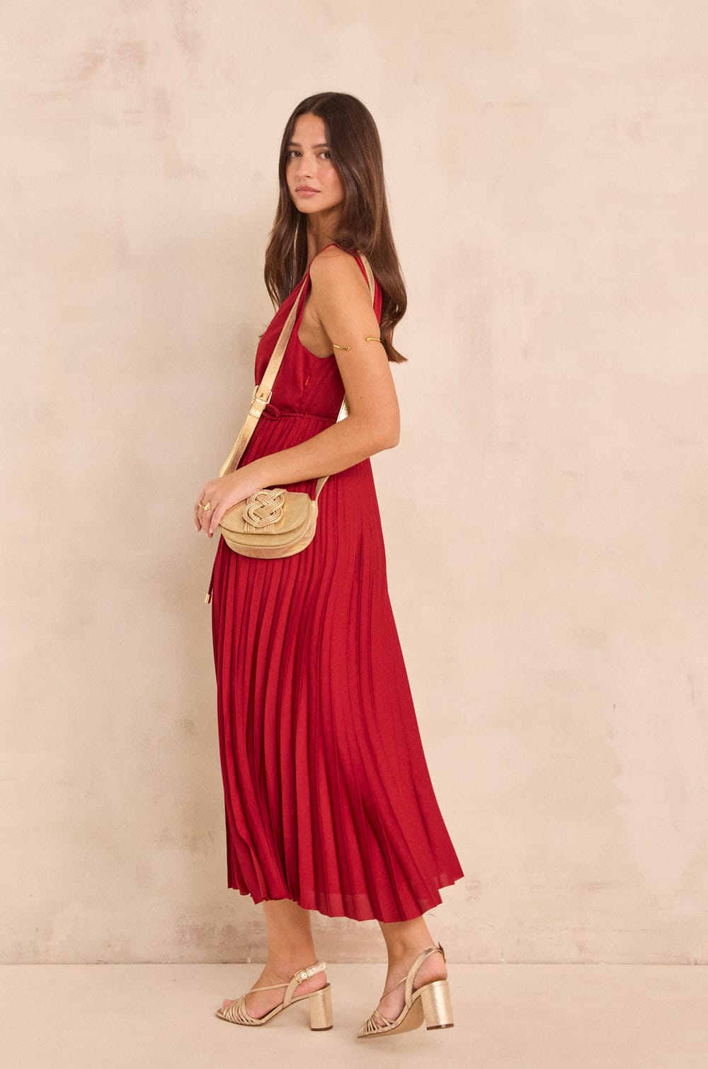 Sleeveless pleated dress FEATHER;${refinementColor}
