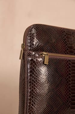 LEON leather pouch;${refinementColor}