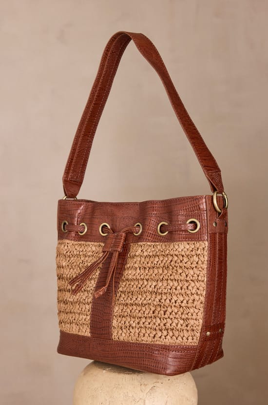 MAX leather and raffia bucket bag;${refinementColor}
