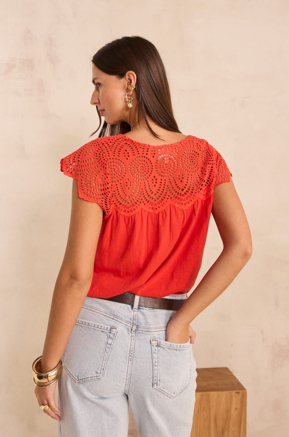 Top brod&eacute; &agrave; manches courtes en coton LILOU;${refinementColor}