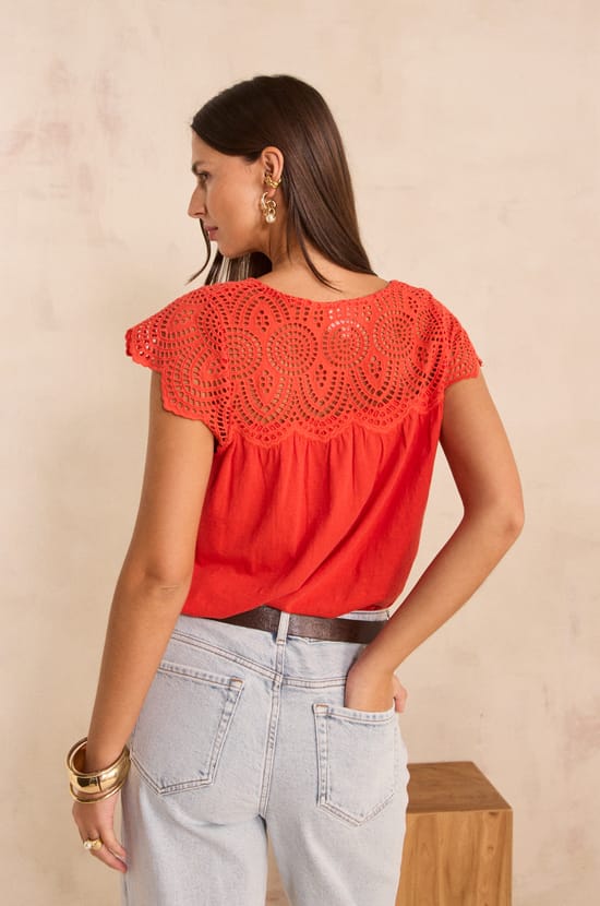 Top brod&eacute; &agrave; manches courtes en coton LILOU;${refinementColor}