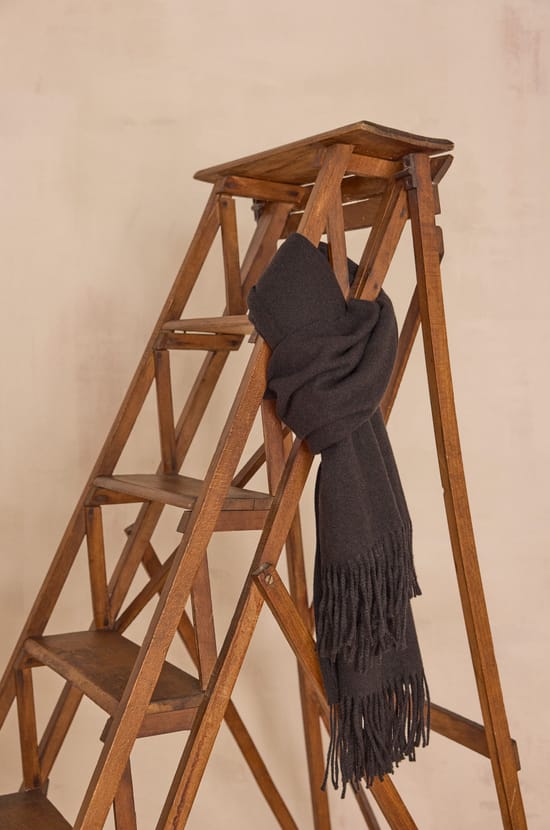 TOM Scarf;${refinementColor}