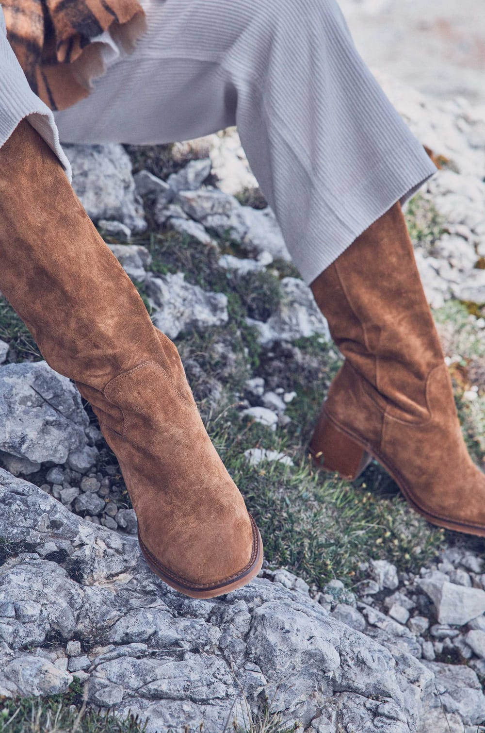 VICTORIA high boots in leather;${refinementColor}