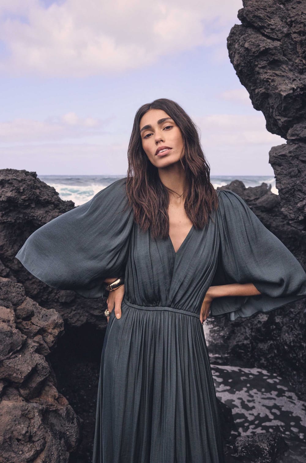 Flowing dress PERLA;${refinementColor}