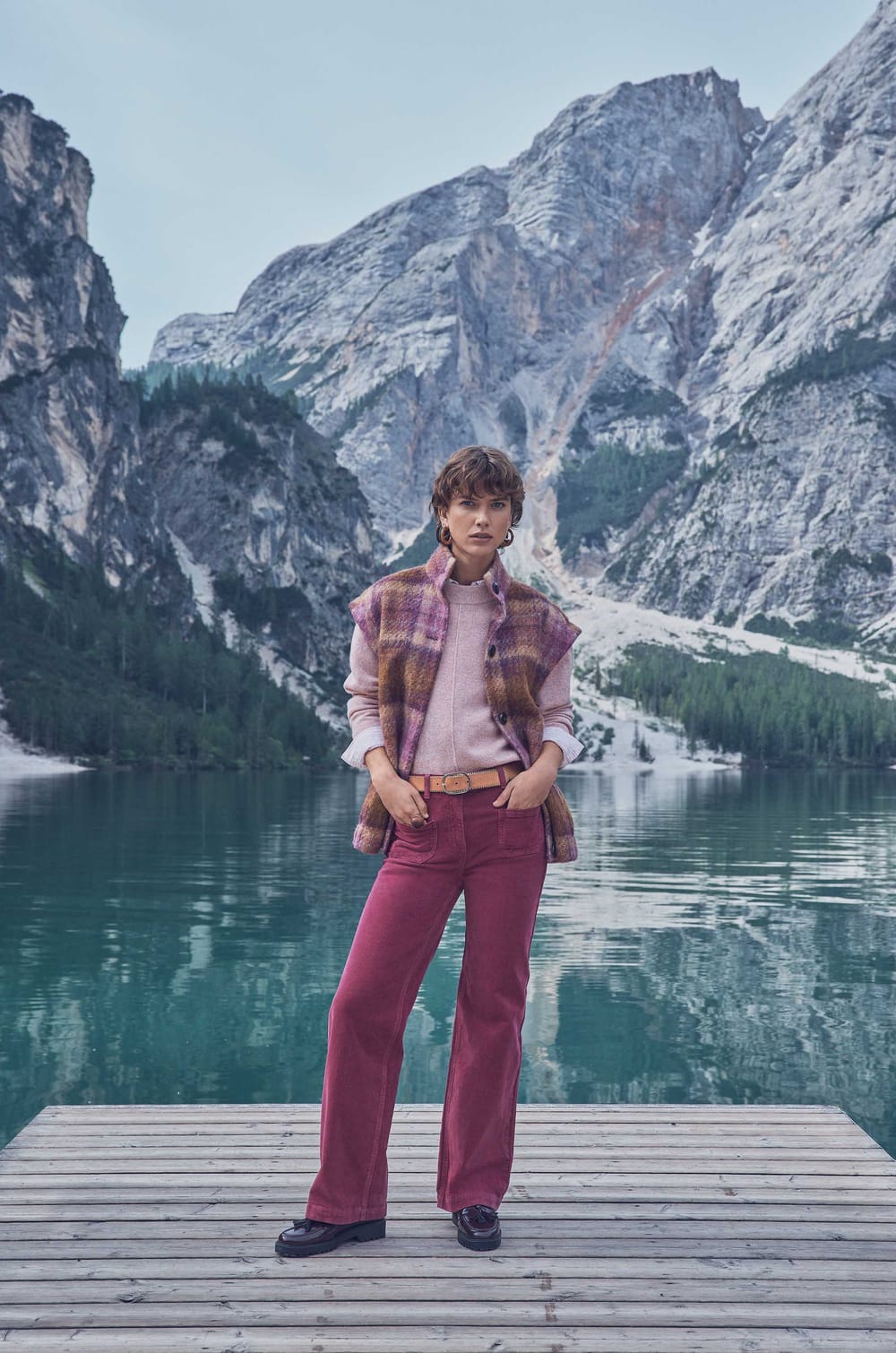 LUNA flare trousers in velvet;${refinementColor}