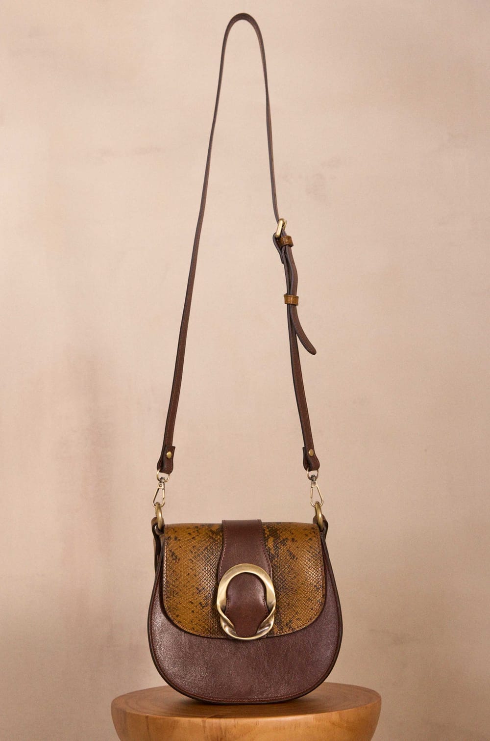 VALENTIN bovine leather bag;${refinementColor}
