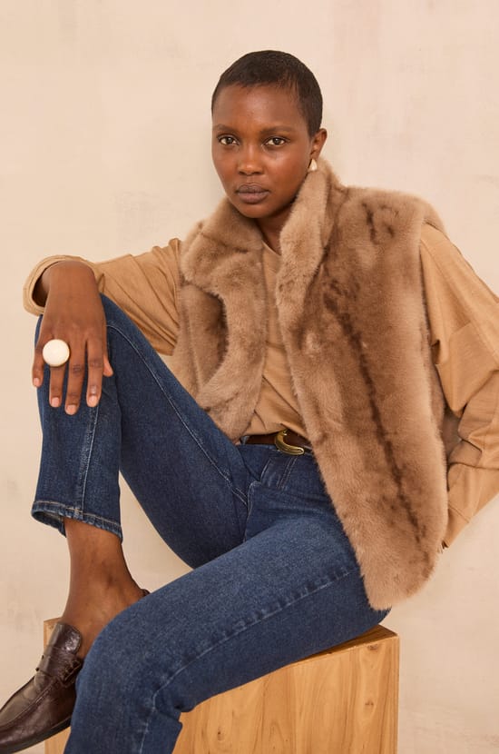 Sleeveless fluffy vest SUZANNE;${refinementColor}
