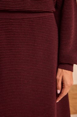 Burgundy dancing skirt in mixed wool VERA;${refinementColor}