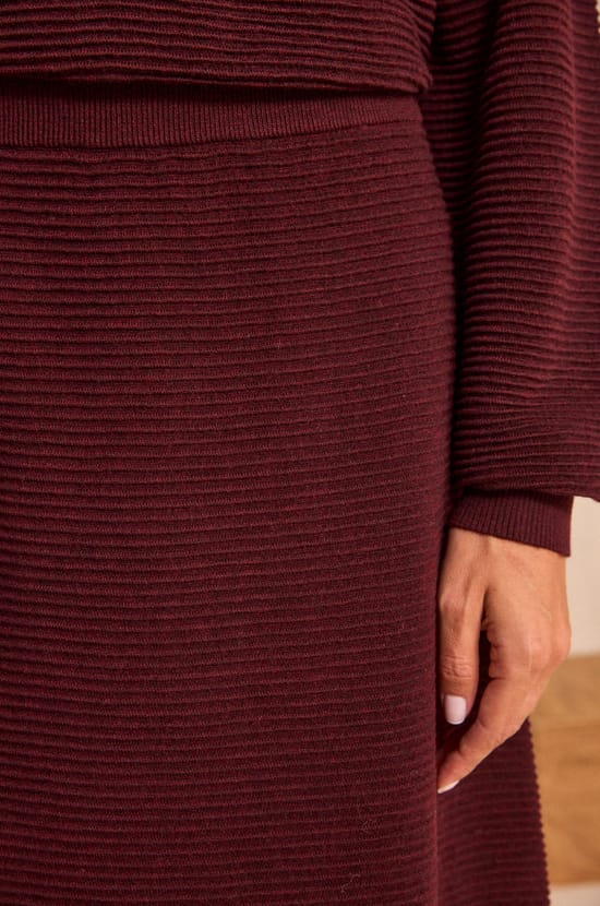 Burgundy dancing skirt in mixed wool VERA;${refinementColor}