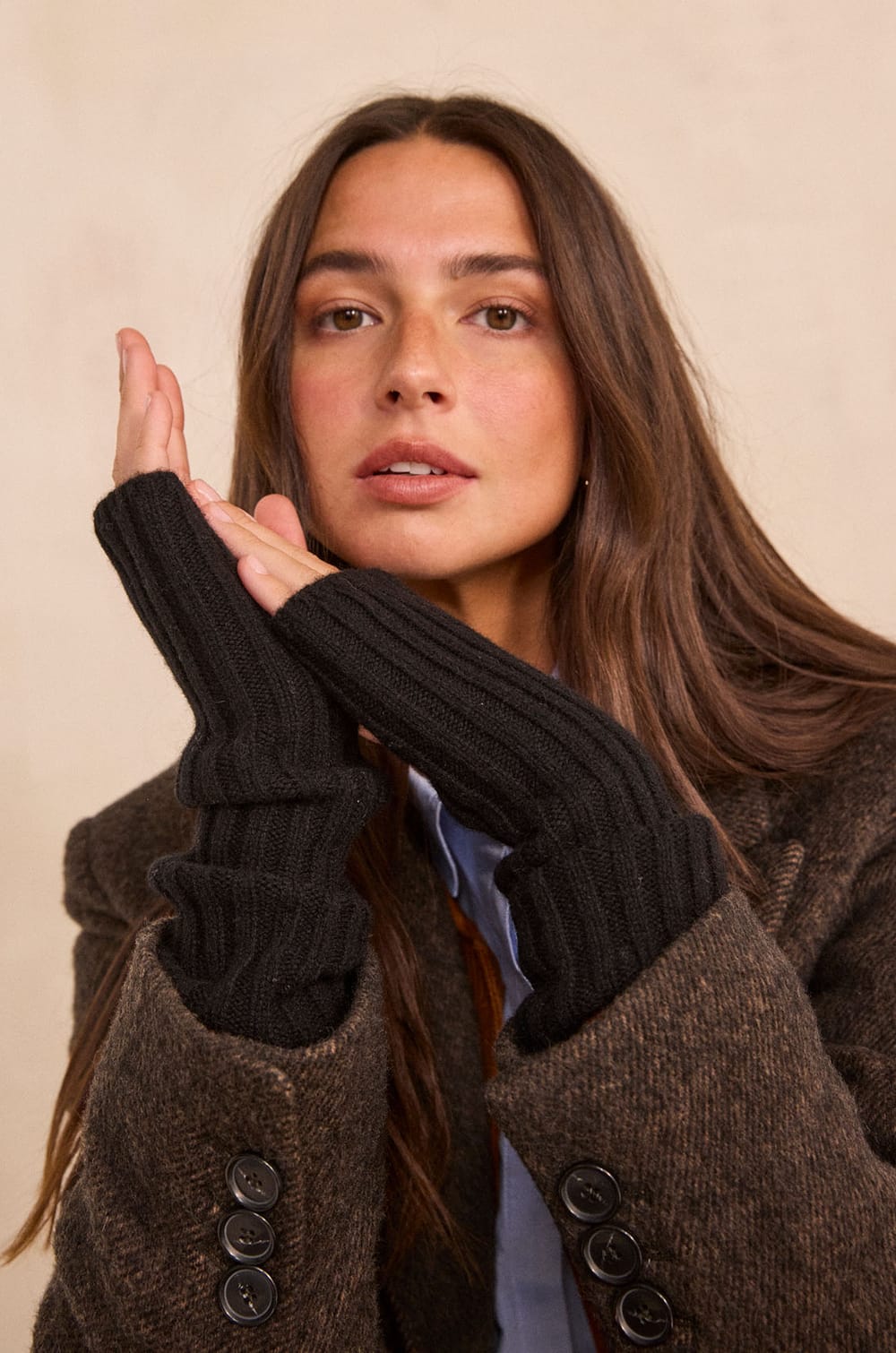Black wool gloves FLORA;${refinementColor}