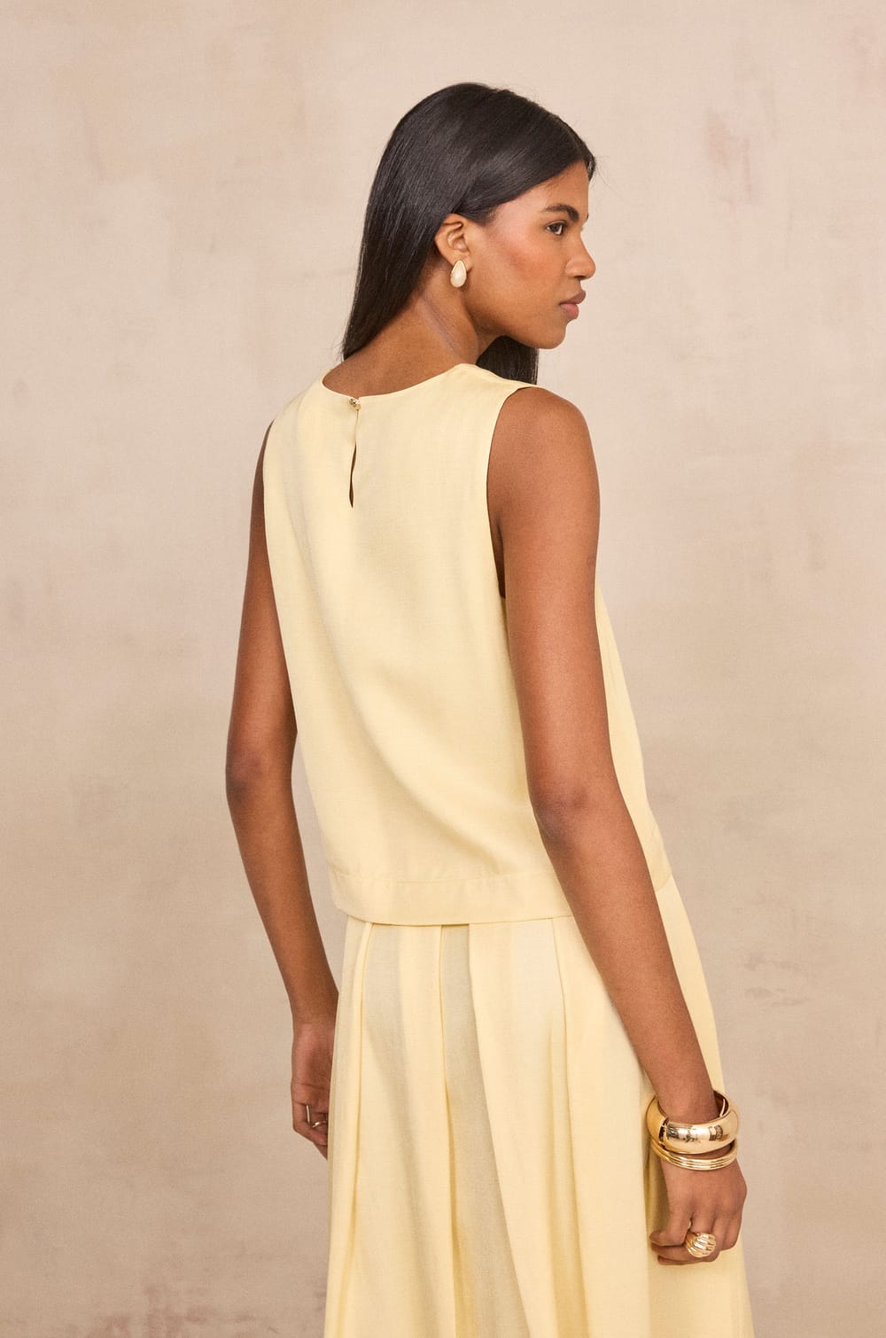 David sleeveless top;${refinementColor}