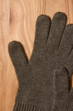 Cashmere Gloves;${refinementColor}