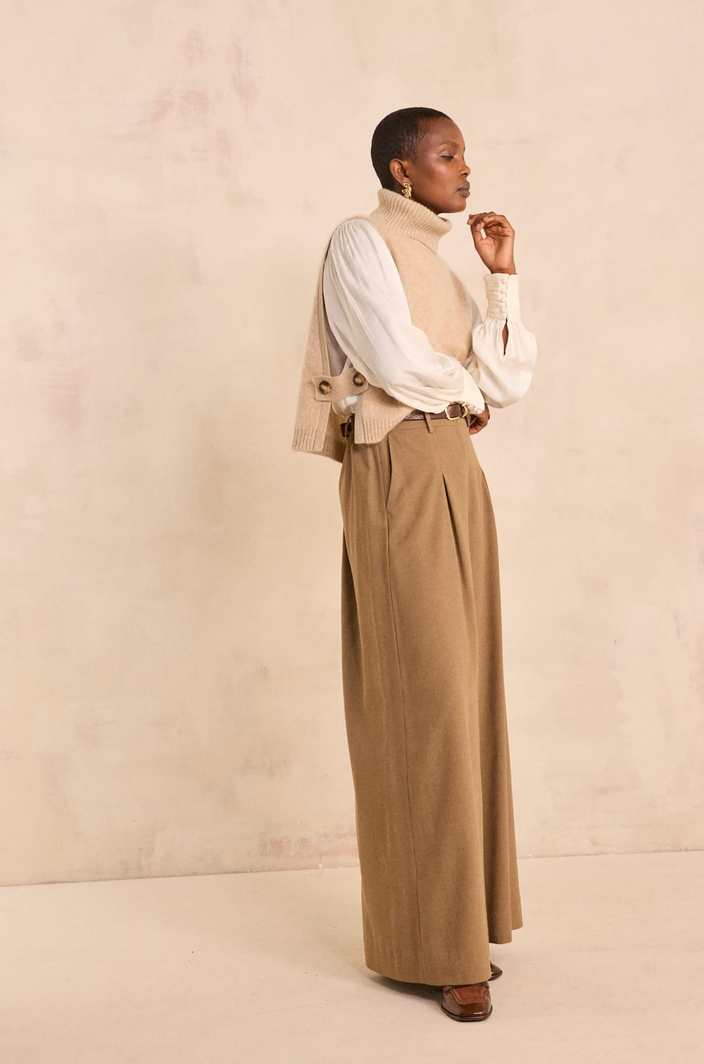 Cape sans manches en laine taupe clair REINE;${refinementColor}