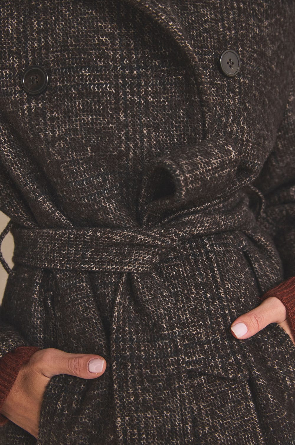 Long belted coat in blended wool DJOVANNI;${refinementColor}