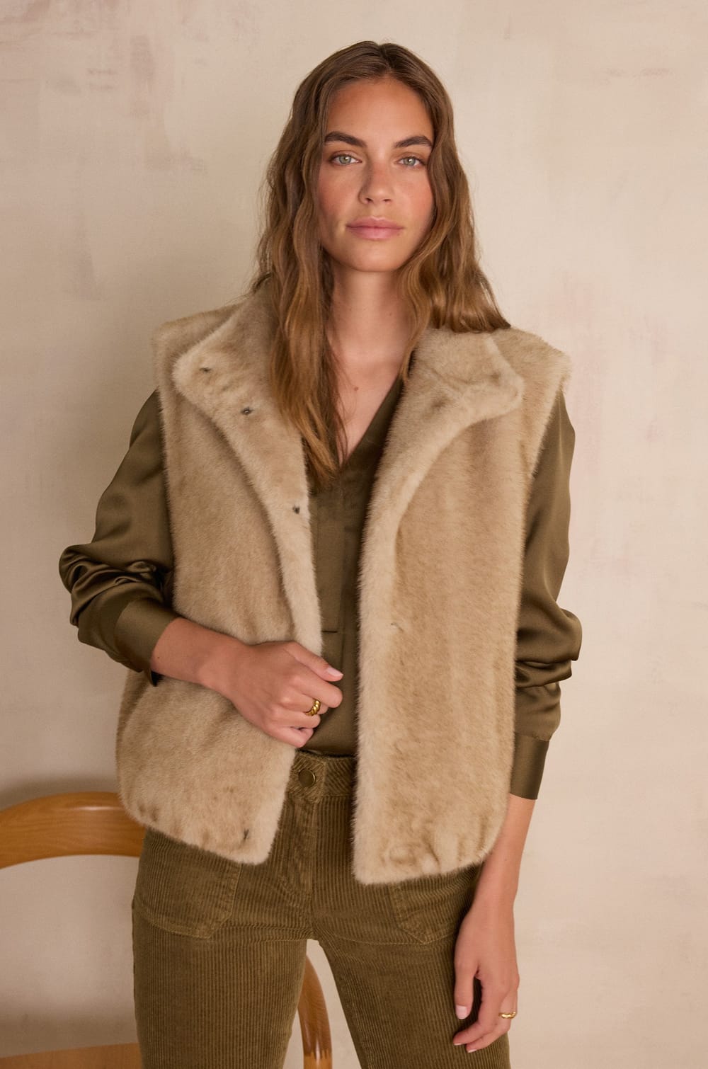 Mouwloos pluizig vest SUZANNE;${refinementColor}