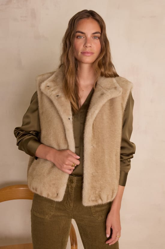 SUZANNE Sleeveless Fluffy Cardigan;${refinementColor}
