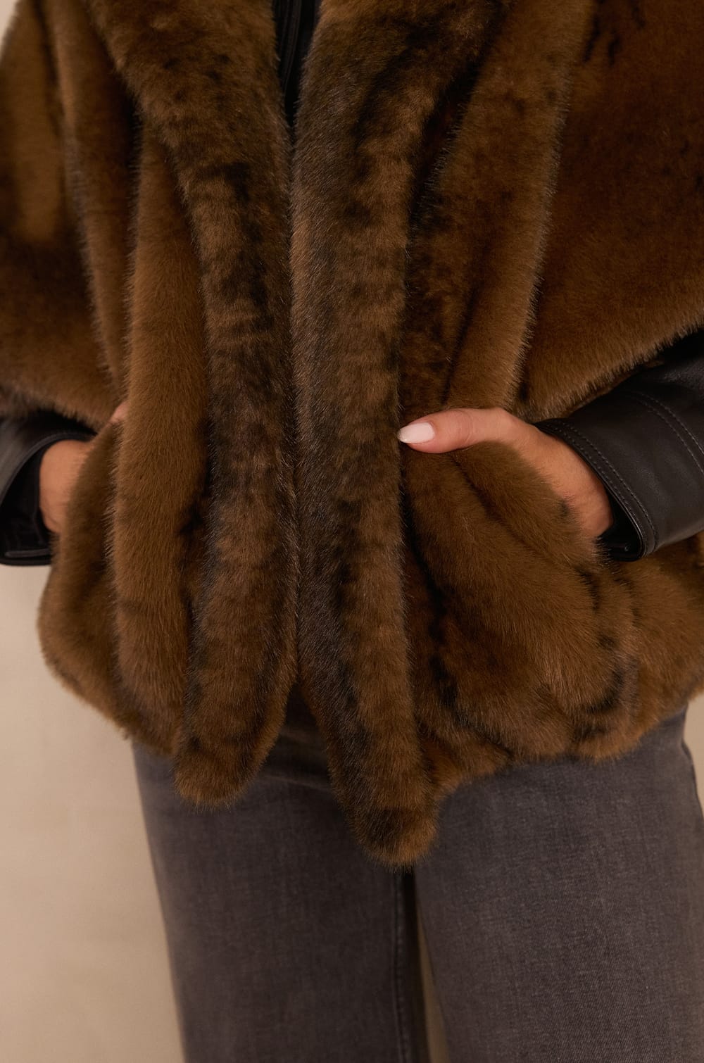 Manteau-cape DAYANA;${refinementColor}