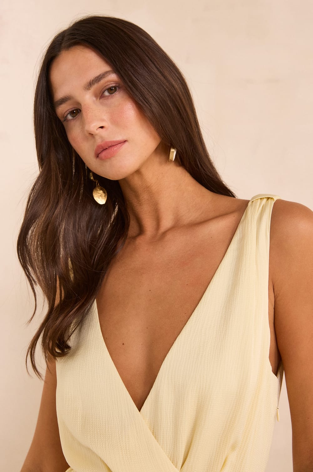 Sleeveless pleated dress FEATHER;${refinementColor}