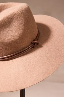 GLADYS wool hat;${refinementColor}