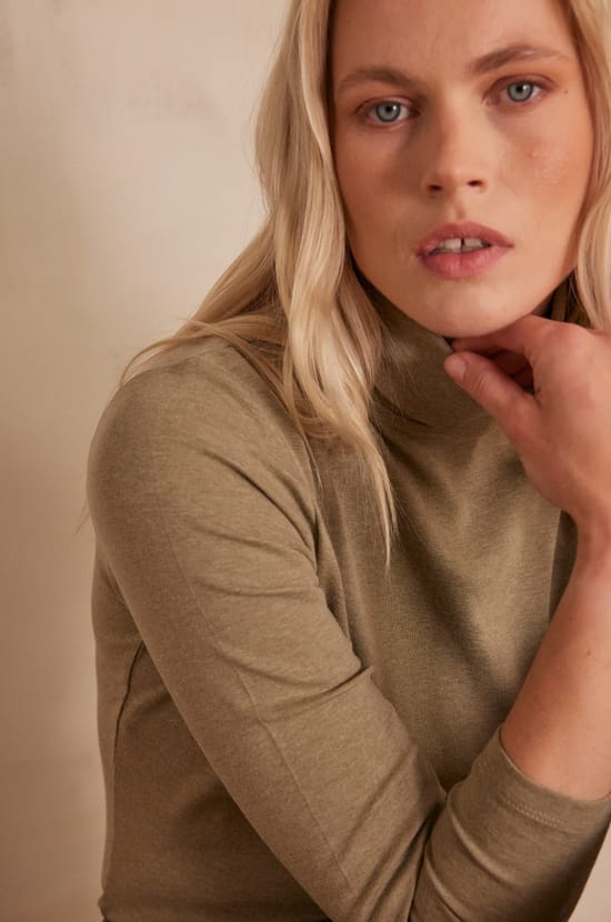 FERGUIE turtleneck T-shirt;${refinementColor}