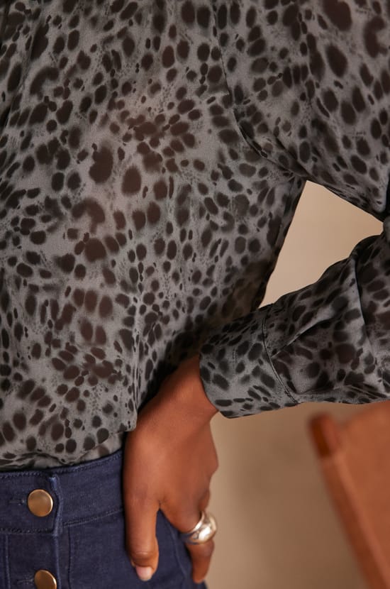 Blouse l&eacute;opard CARLA;${refinementColor}