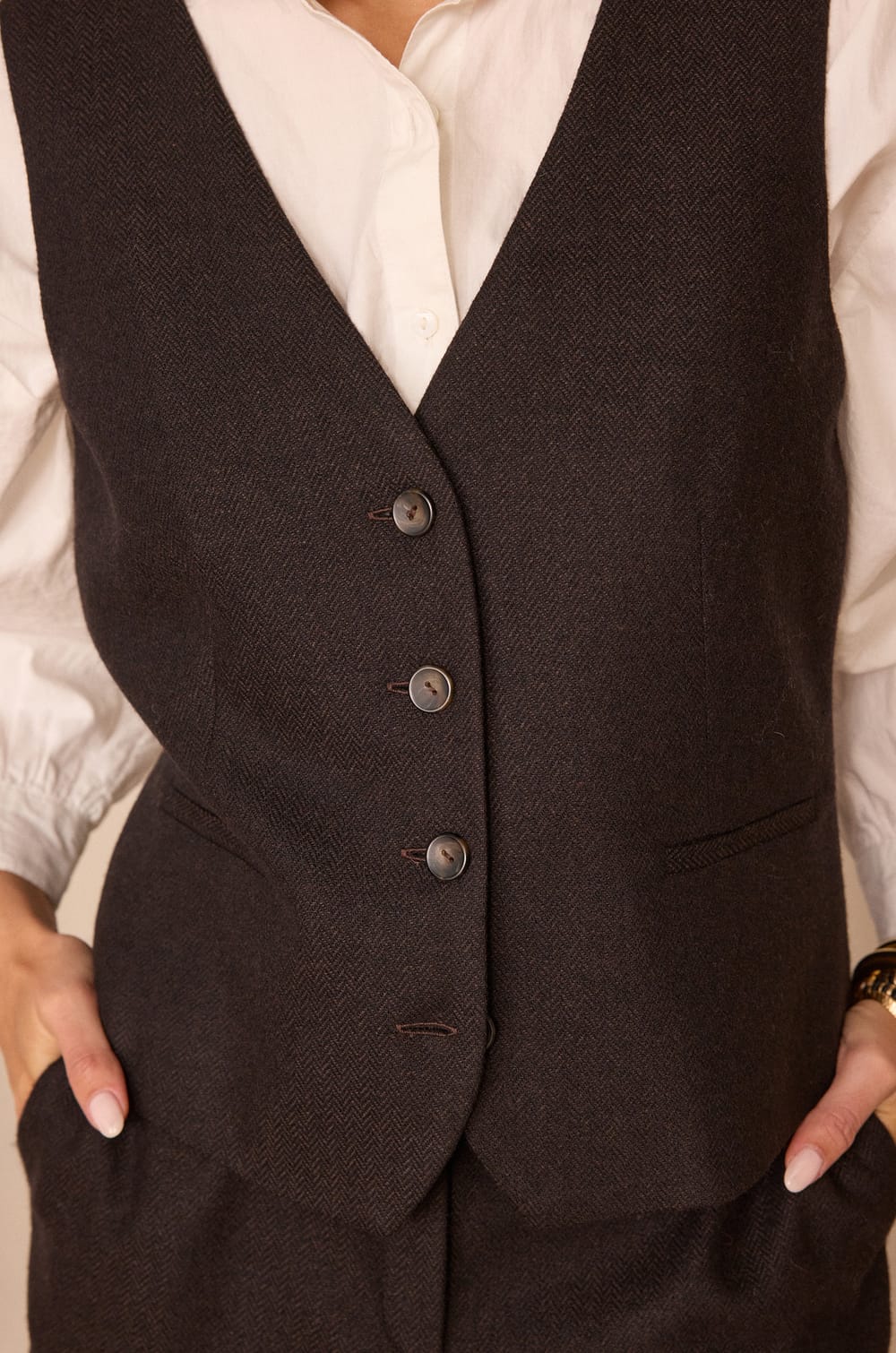 ABEL BIS sleeveless waistcoat in herringbone wool;${refinementColor}