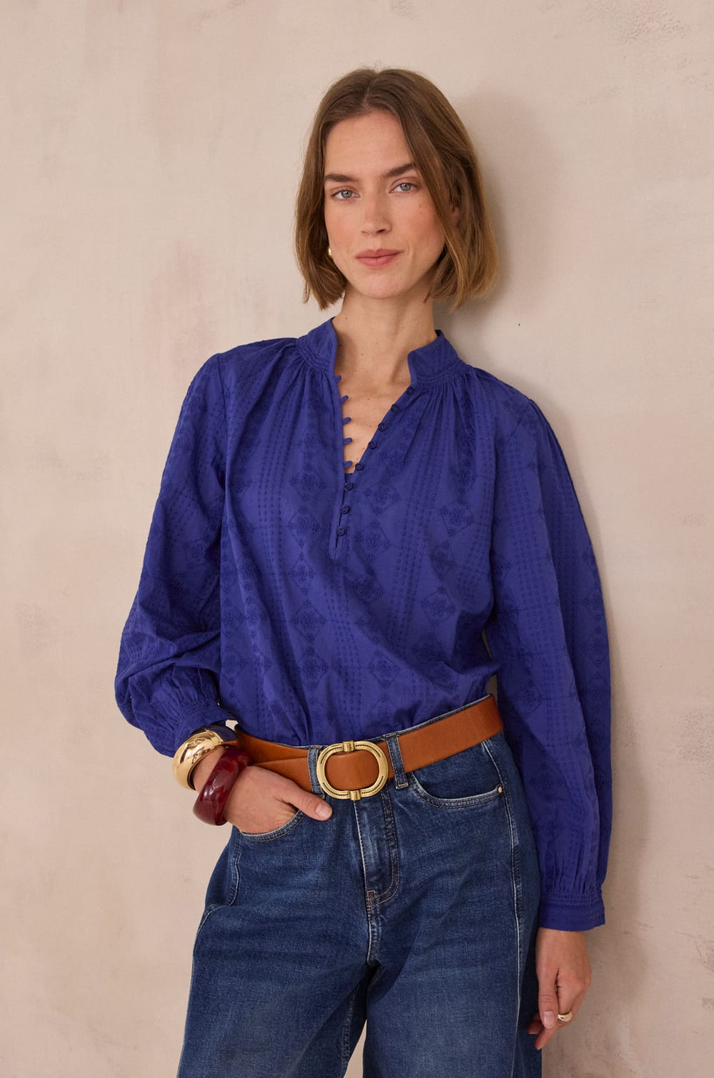Blouse with floral embroidery in 100% cotton DELICE;${refinementColor}