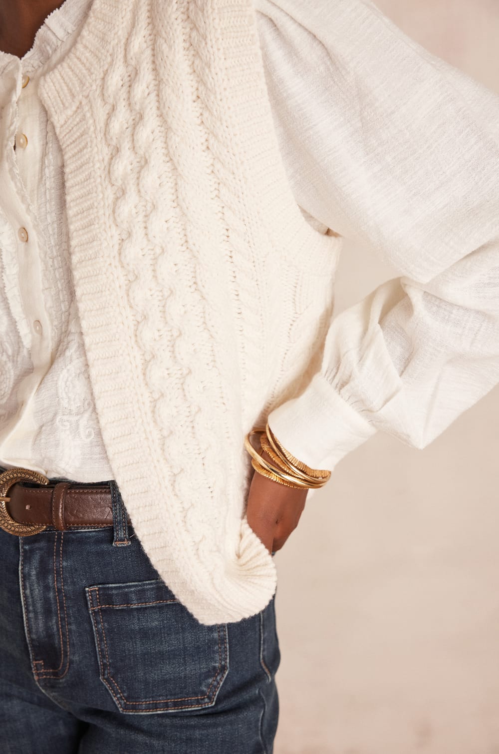 BIXENTE sleeveless cardigan in cable-knit wool;${refinementColor}