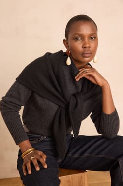 Triangle scarf in 100% 2-ply cashmere THOMAS;${refinementColor}