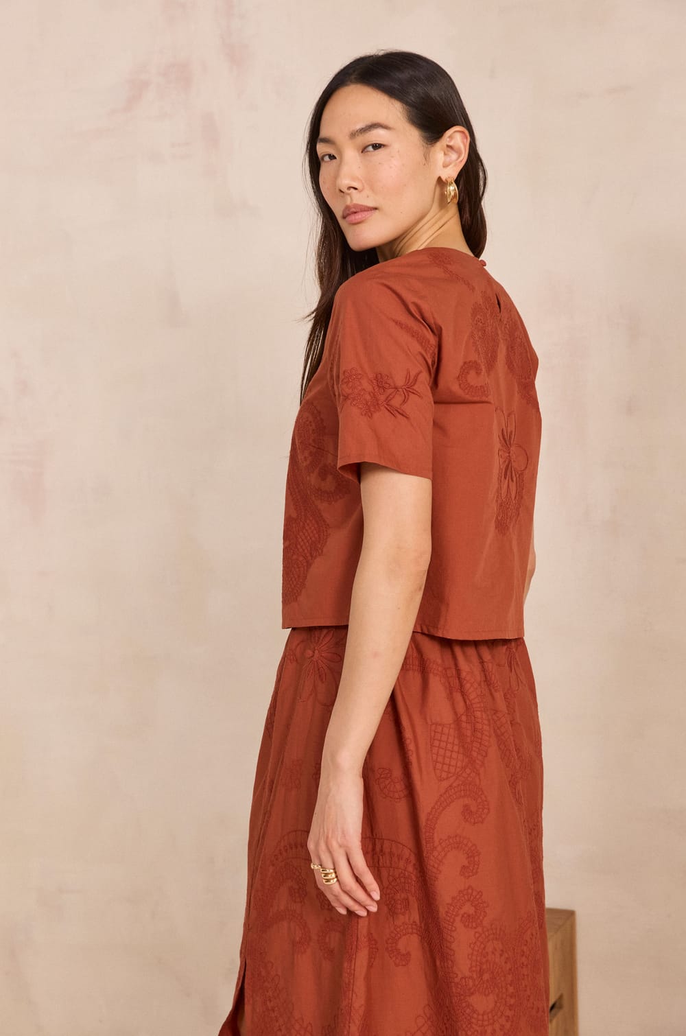 Embroidered short-sleeve blouse DOLORES;${refinementColor}