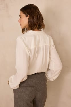 SUZON V-neck blouse;${refinementColor}