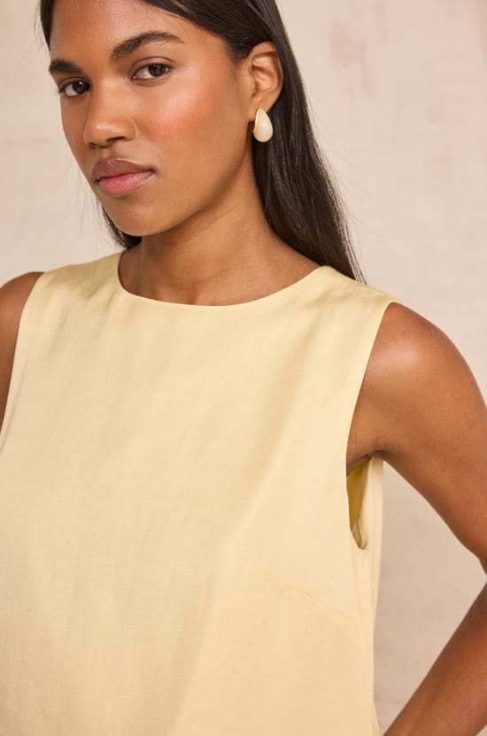 David sleeveless top;${refinementColor}
