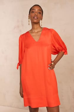 Vestido corto recto de manga 3/4 BONA;${refinementColor}
