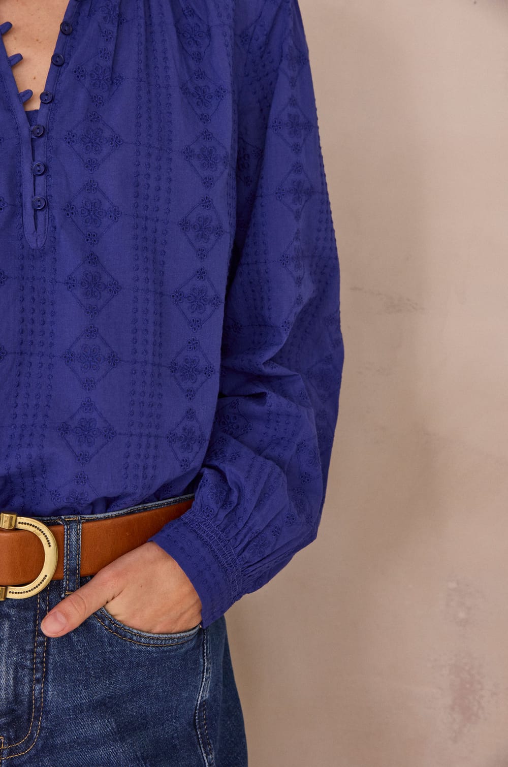 Blouse with floral embroidery in 100% cotton DELICE;${refinementColor}