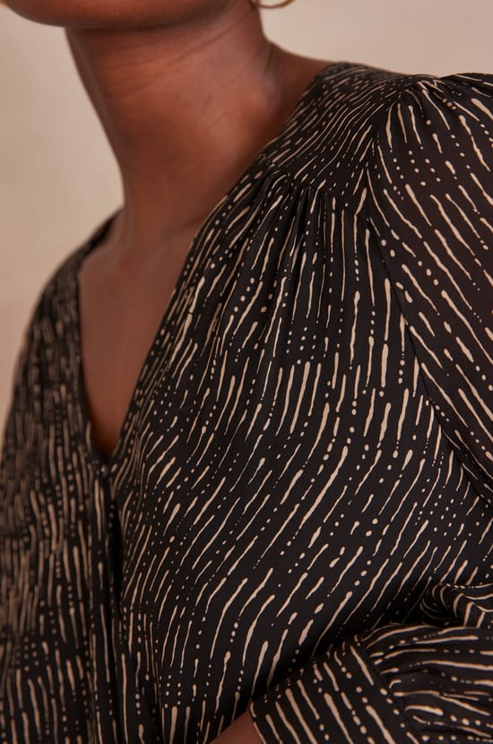 Robe LARY;${refinementColor}