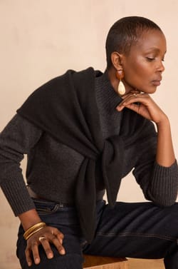 Triangle scarf in 100% 2-ply cashmere THOMAS;${refinementColor}